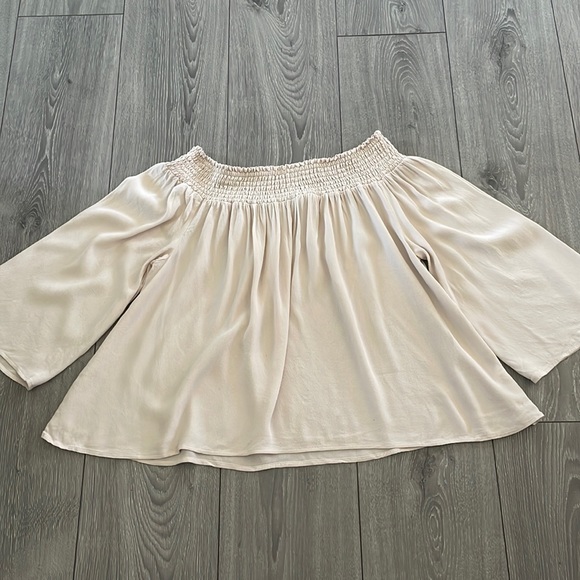 Aritzia Talulua Marcilly off the shoulder flowy top. - Picture 3 of 8